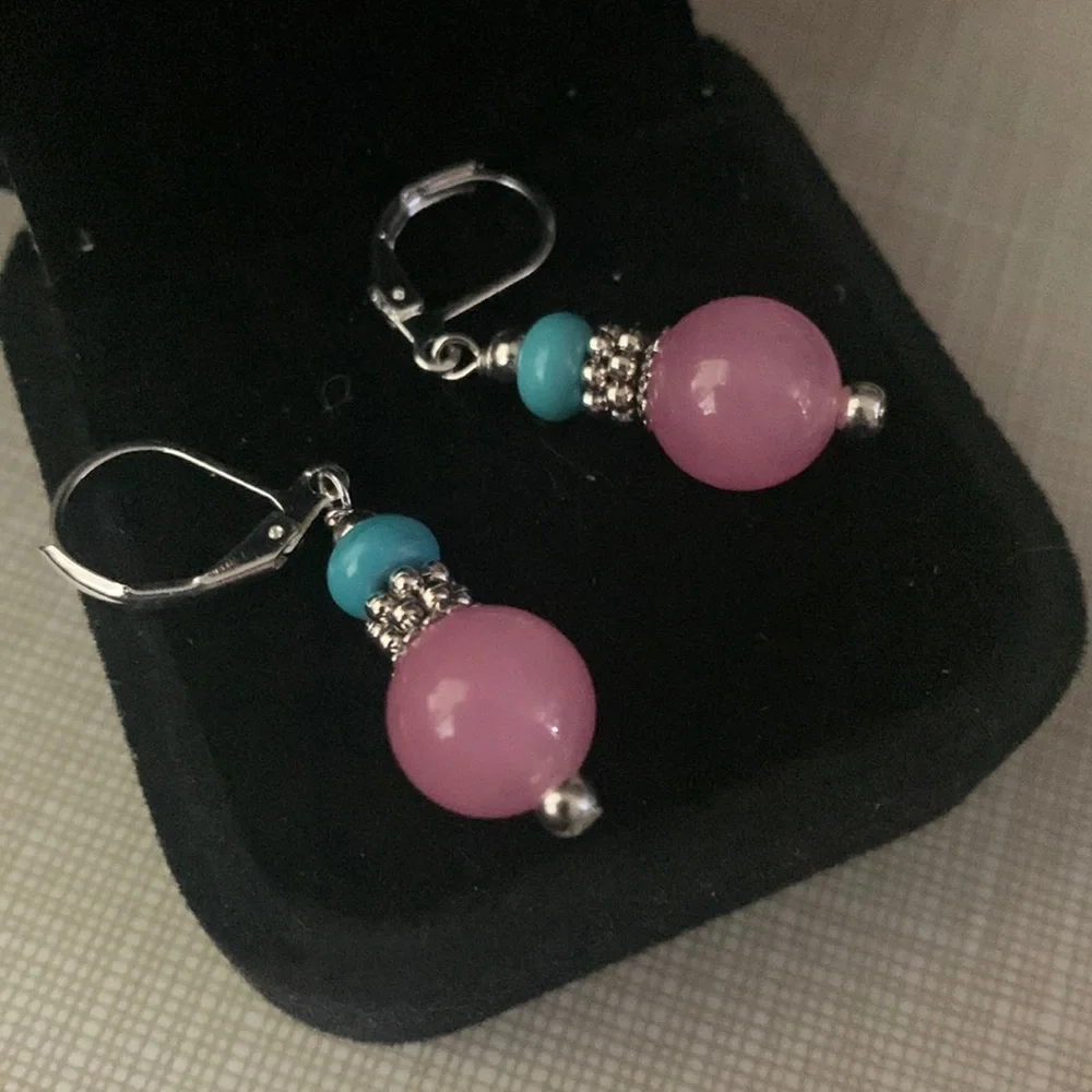 New pretty 8/9 mm pink Jade and 1mm turquoise beads lever back earrings - Picture 1 of 11